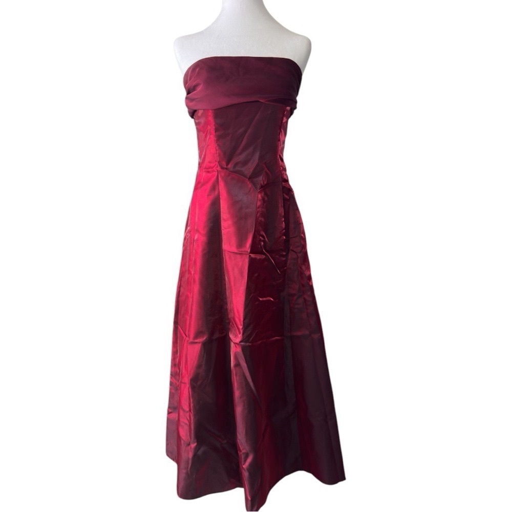 Elegant Strapless Burgundy Dress